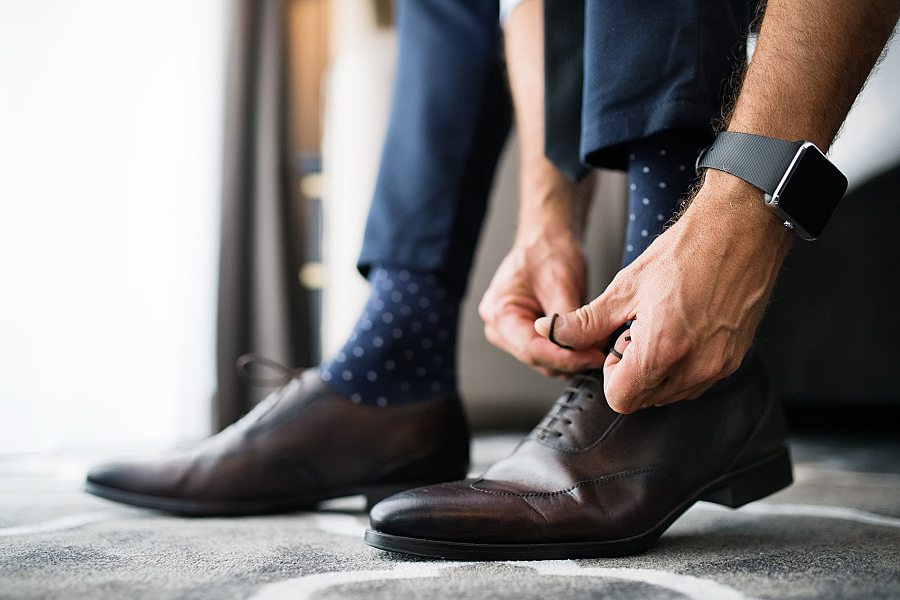چگونه کفش تنگ را گشاد کنیم ؟