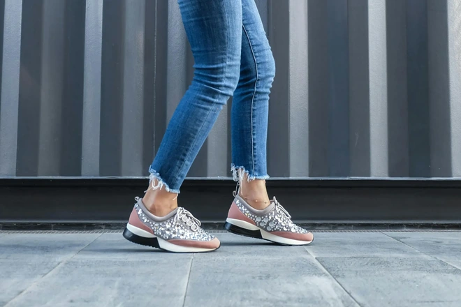 ارزش خرید کفش زنانه از سایت theshoes دشوز