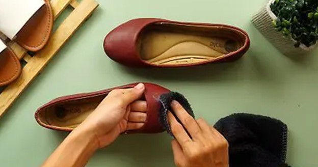 نگهداری کفش کالج زنانه یکی کارهایی که باید بعد از خرید کالج به درستی انجام شود