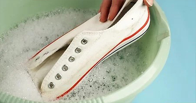 Removing yellowing from shoes using hydrogen peroxide solution