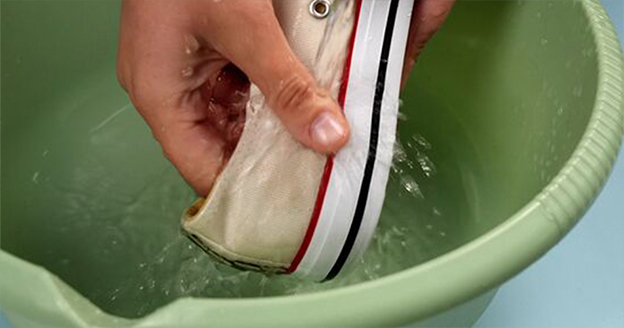 Keeping white shoes from turning yellow